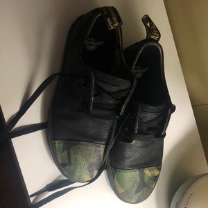 Dr Martens black canvas/camo